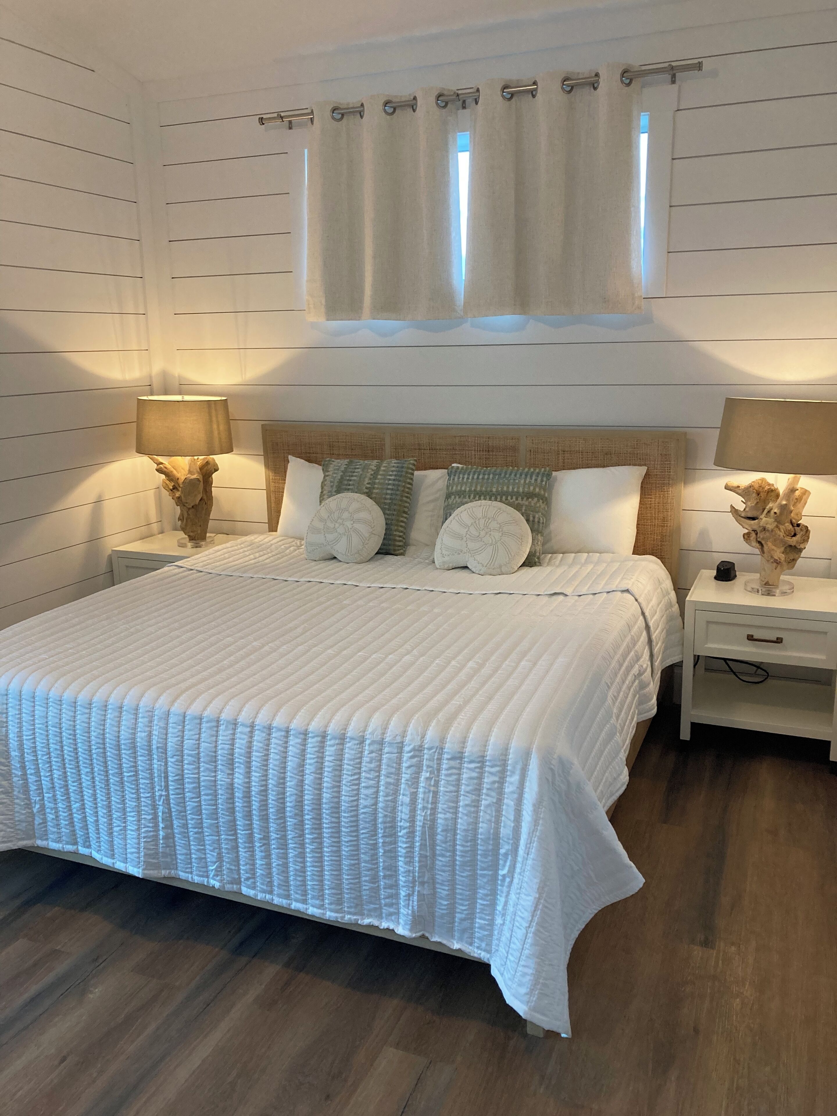 6 bedrooms, iron/ironing board, free WiFi, bed sheets