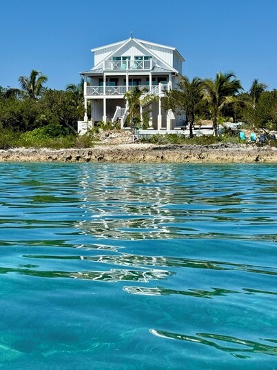 April Discount! Luxury Waterfront 6BR home, infinity pool, boat dock, kayak, SUP