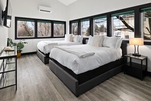 시그니처룸 (Not pet friendly) | 1 개의 침실, 고급 침구, 오리/거위털 이불, 메모리폼 침대