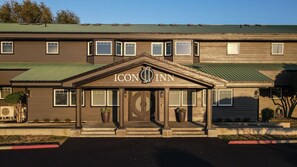 Front of property - Icon Inn (Ellensburg)