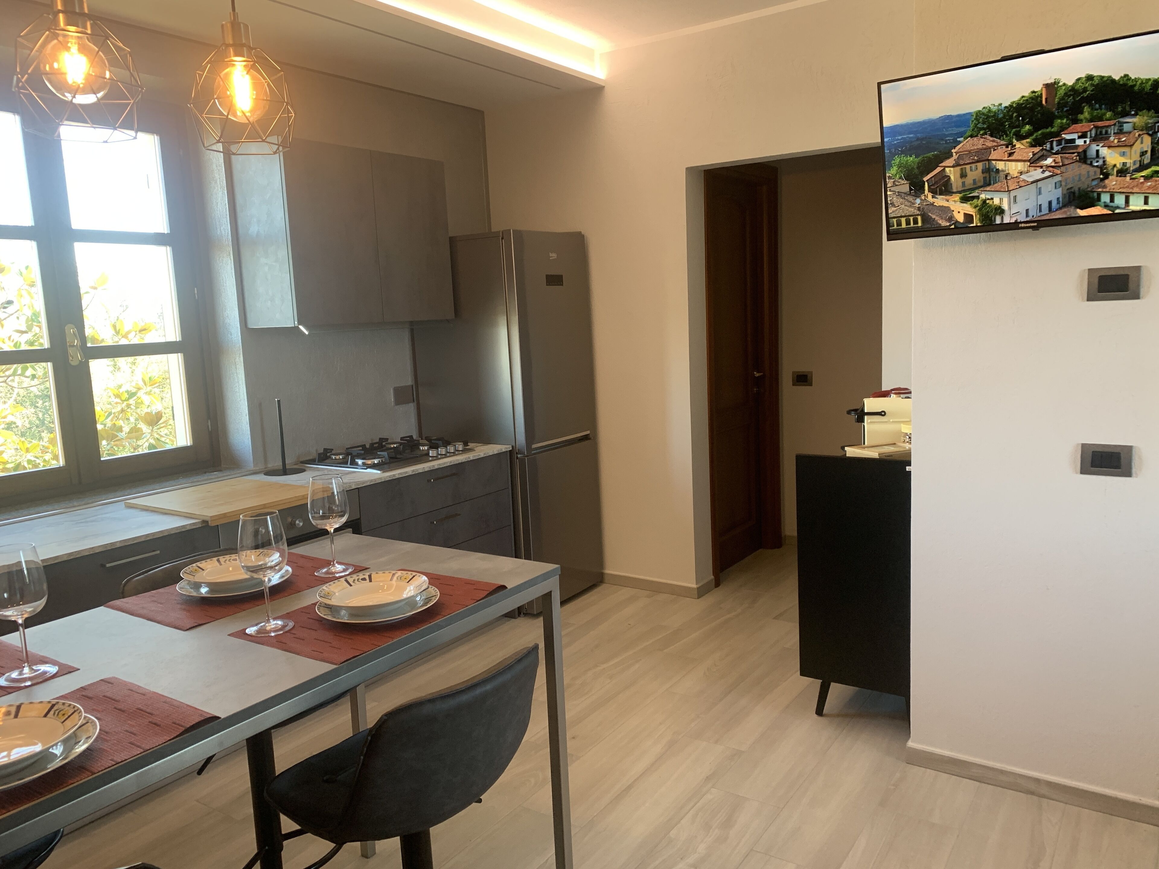 Frigorifero, forno, piano cottura, lavastoviglie