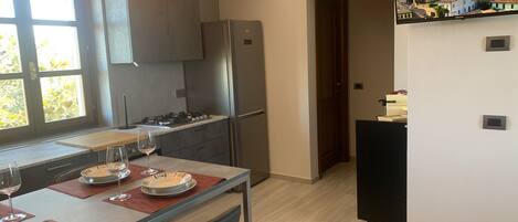 Kühlschrank, Ofen, Herdplatte, Geschirrspüler