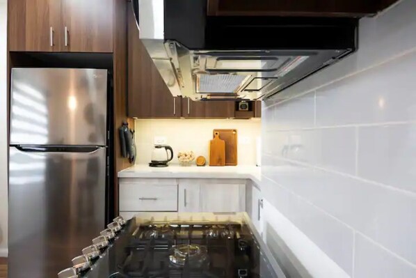 Fridge, microwave, oven, stovetop