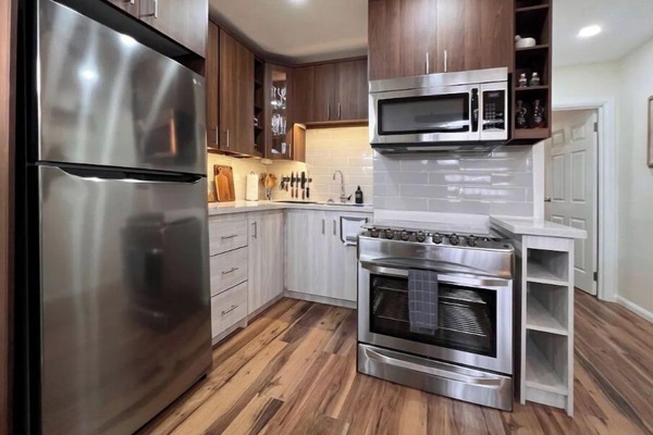 Refrigerador, microondas, horno, placa de cocina