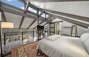 3 bedrooms, iron/ironing board, WiFi, bed sheets - The Winnie Haus at Horseshoe Bay (Horseshoe Bay)