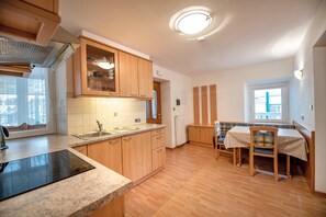 Fridge, oven, cookware/dishes/utensils
