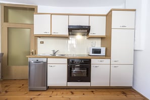 Frigorifero, microonde, forno, lavastoviglie