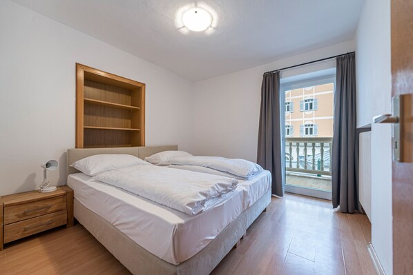 3 bedrooms, free WiFi, bed sheets