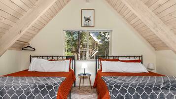 House, Multiple Beds, Patio, Mountain View (Cavu Cabin) | 3 bedrooms, free WiFi, bed sheets