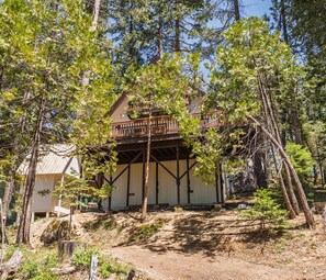 Exterior - Cavu Cabin - A Classic Mountainside Escape (Shaver Lake)
