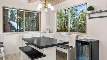 House, Multiple Beds, Patio, Mountain View (Cavu Cabin) | Dining