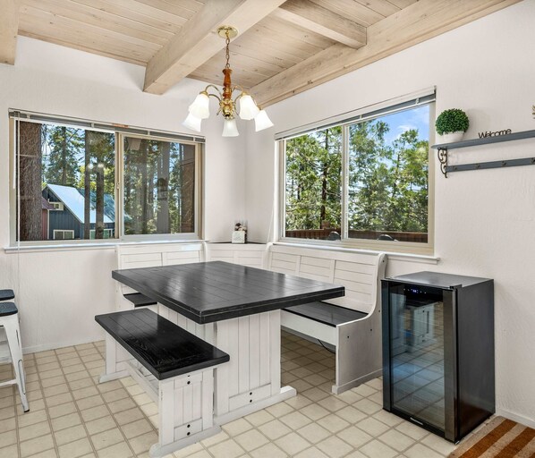 House, Multiple Beds, Patio, Mountain View (Cavu Cabin) | Dining