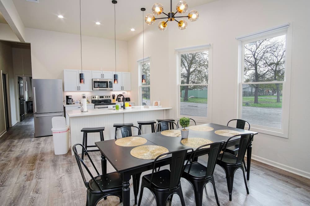 Magnificent 4BR Near Famous Riverwalk and Downtown