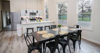 Magnificent 4BR Near Famous Riverwalk and Downtown