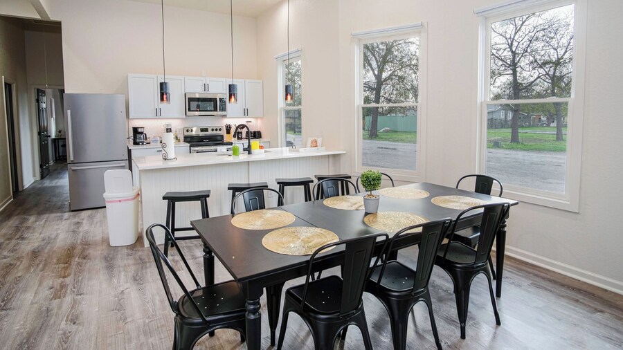 Magnificent 4BR Near Famous Riverwalk and Downtown