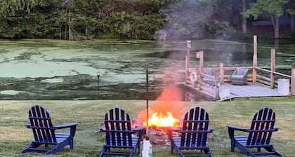 Lakefront, Swim, Fish, Kayak, fire pit, star gazing, pet friendly. All on site!
