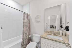 Hair dryer, towels, soap, shampoo - Busch Garden New House (Tampa)
