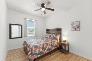 2 bedrooms, iron/ironing board, free WiFi