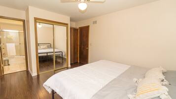 3 camere, una scrivania, ferro/asse da stiro, culla da viaggio