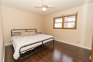 3 bedrooms, desk, iron/ironing board, travel crib