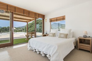 5 bedrooms, WiFi, bed sheets