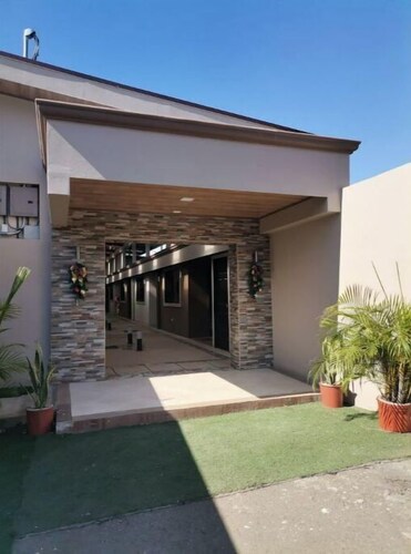 Orange Aeropuerto Alajuela