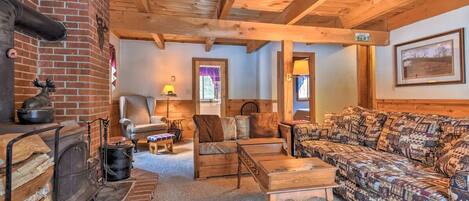 Smart TV, fireplace, DVD player