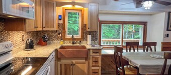 Freshly done, Quiet & very comfortable house in the heart of the White Mountains