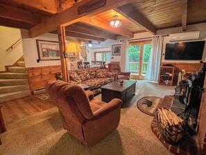 TV connectée, cheminée, lecteur de DVD