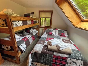 4 chambres, fer et planche à repasser, accès au Wi-Fi (inclus)
