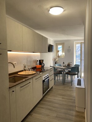 Réfrigérateur, four, plaque de cuisson, lave-vaisselle