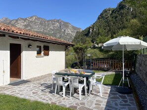 Outdoor dining - 2 vacation apartments for up to 6 people, perfect for a vacation with family or friends (Idro)