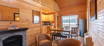 Rosewood Villa #106- Cozy Wooden 2 BR Cabin