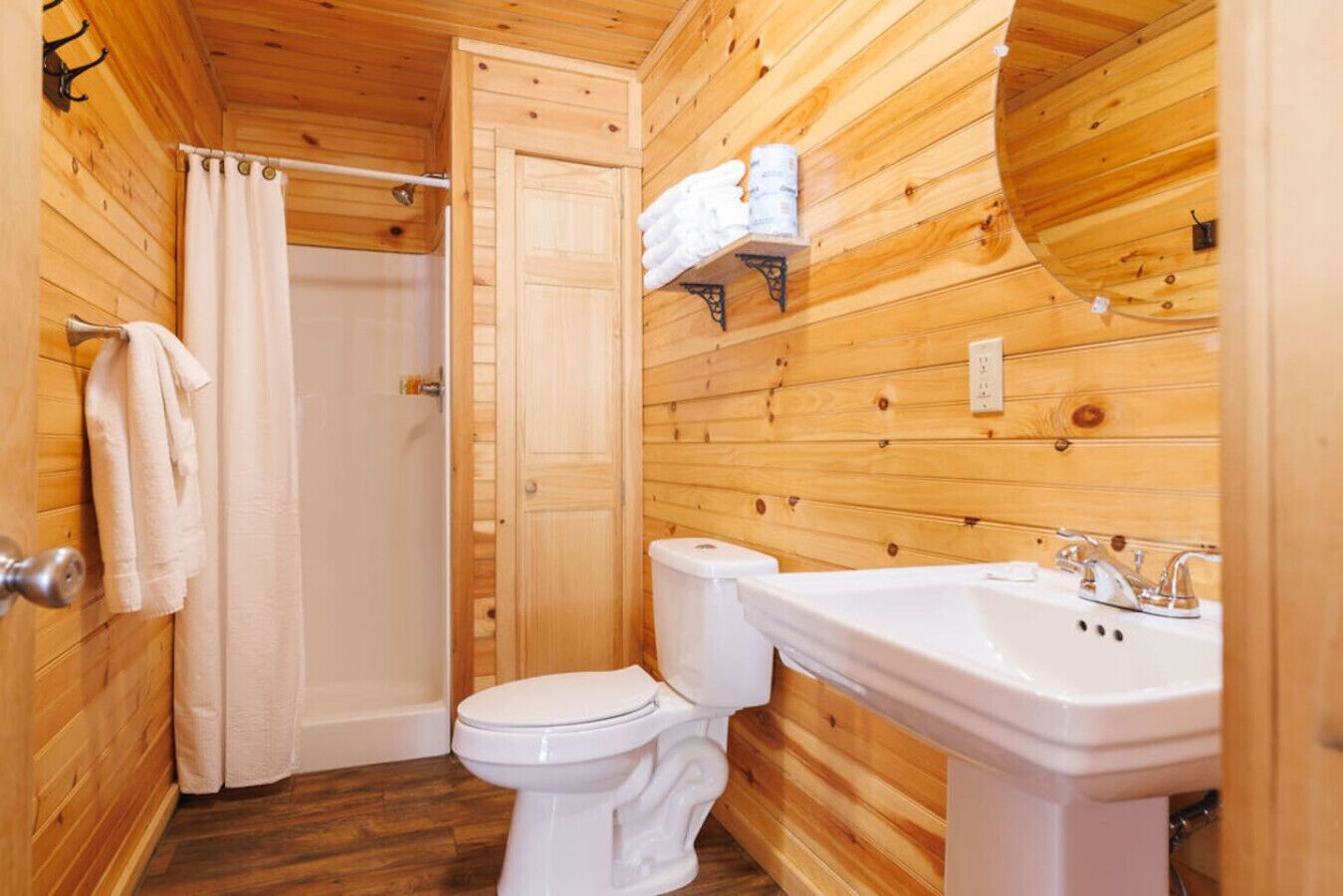 Badkar/dusch, hårtork och handdukar