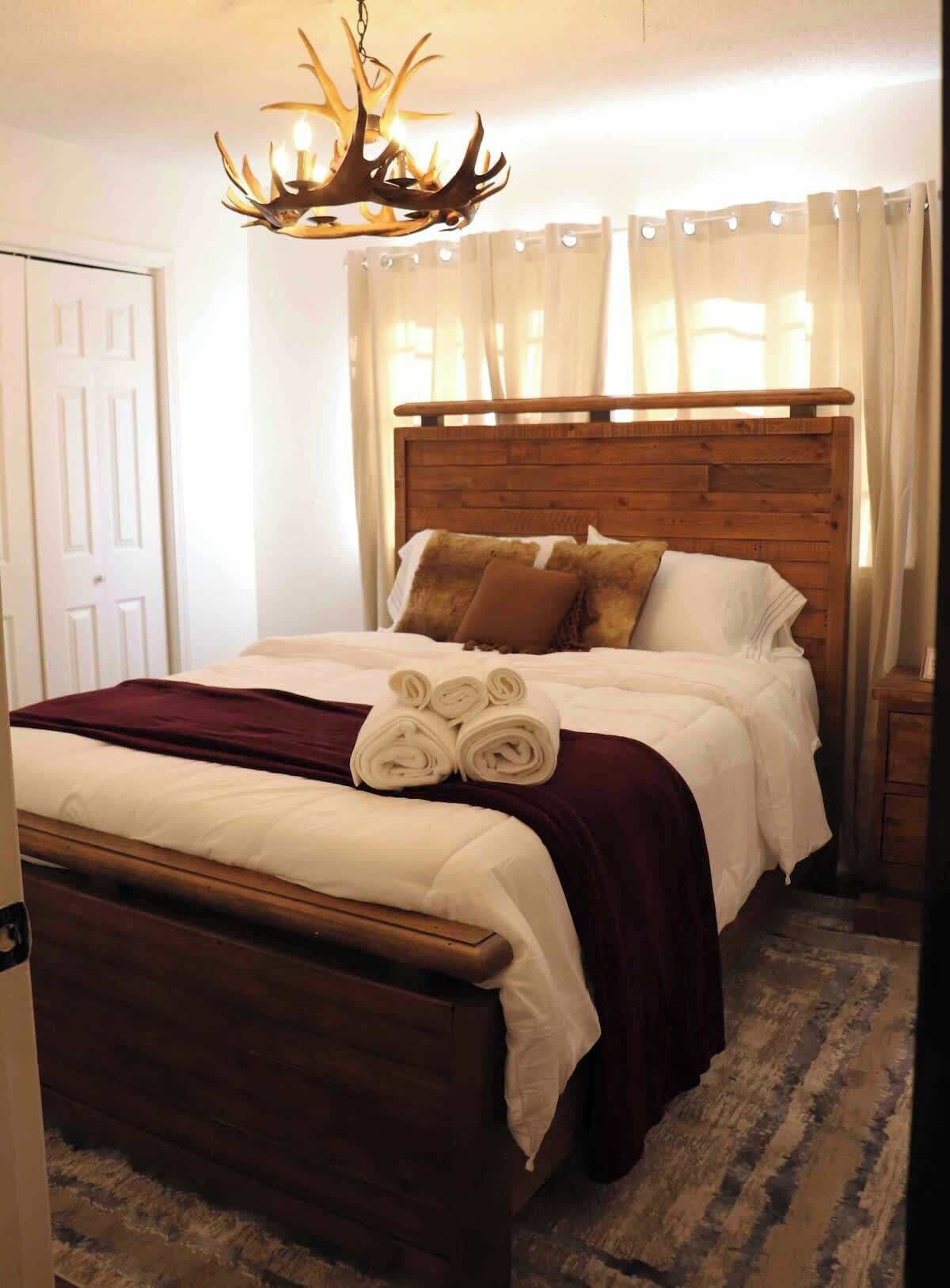 3 bedrooms, iron/ironing board, WiFi, bed sheets