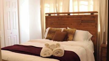 3 bedrooms, iron/ironing board, WiFi, bed sheets