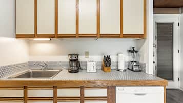 Condo, 1 King Bed with Sofa bed, Lanai, Ocean View | Private kitchen | Fridge, microwave, oven, stovetop