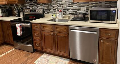 Cozy Corner in center of Murray, close by IMC, St Mark’s hospital and UofU