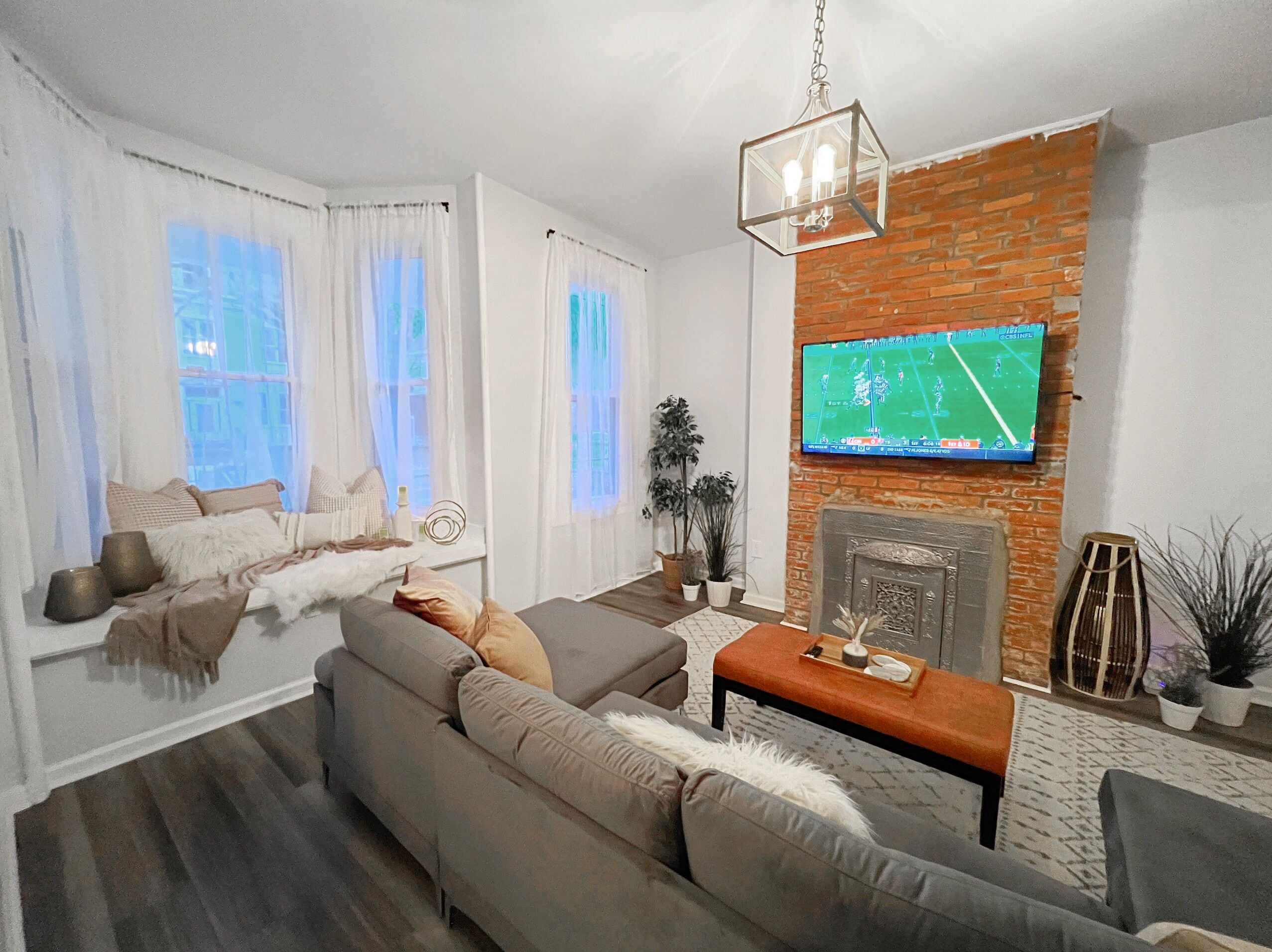 Beautiful Townhome Moments From The Action of Pittsburgh!