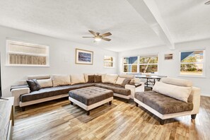 Smart TV, table tennis