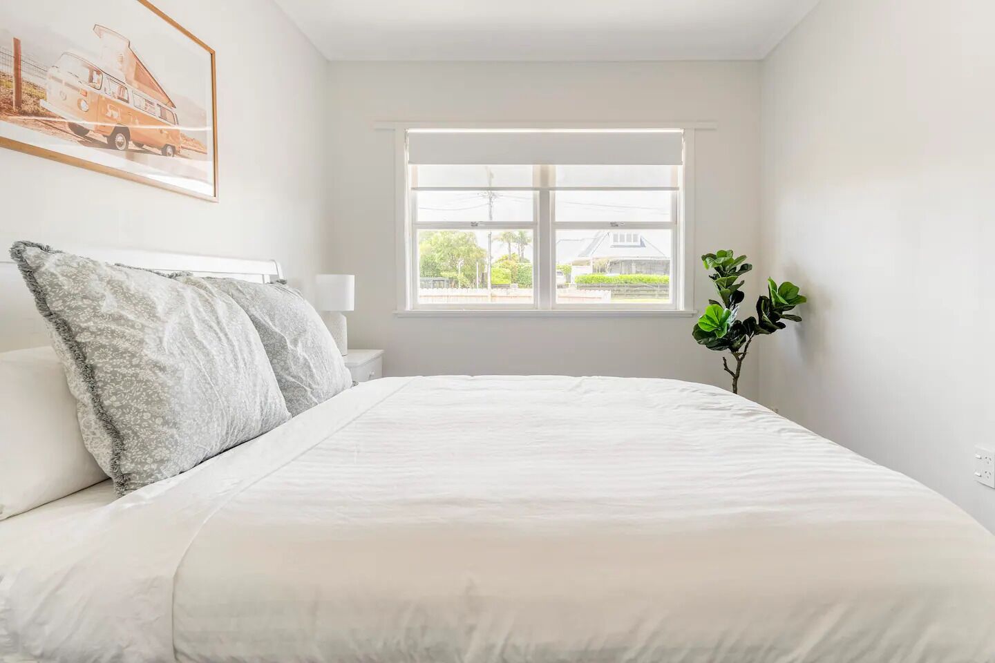 3 chambres, bureau, fer et planche à repasser, lit parapluie