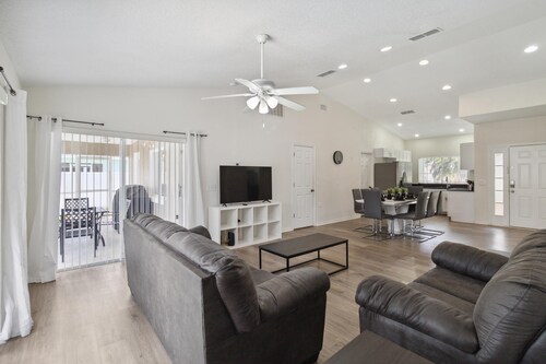 Great Community, amazing private pool, near Disney!