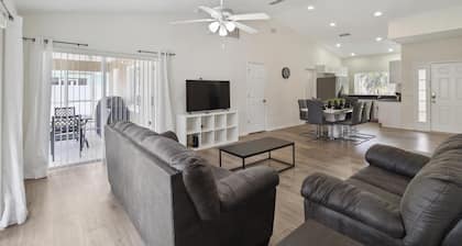 Great Community, amazing private pool, near Disney!