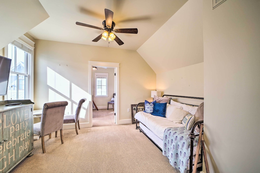 Carlton Landing Home Walk to Lake & Parks! Pittsburg County Vrbo