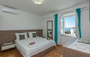 4 chambres, fer et planche à repasser, accès au Wi-Fi (inclus)