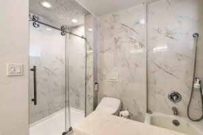 Shower, bidet, towels, soap - Newly remodeled Santa Rosa retreat w/ pool and hot tub! (Santa Rosa)