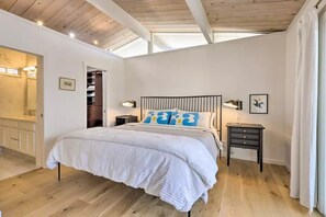 4 chambres, coffre-fort, bureau, lit de bébé portatif