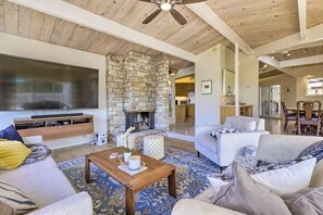 Smart TV, fireplace, DVD player, books