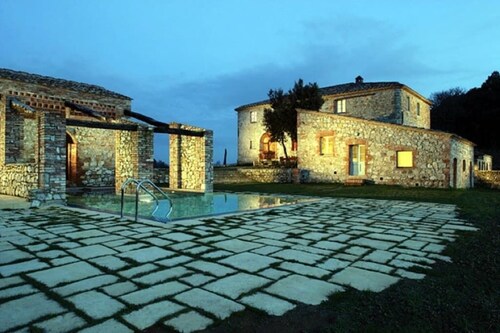 Beautiful 4 Bedroom Tuscan Villa