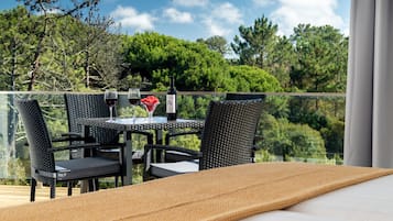 Cuna de viaje, wifi gratis y ropa de cama